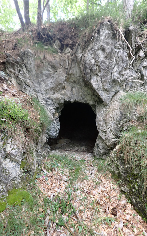 Ricovero in caverna caposaldo Sarbano Ricovero in caverna caposaldo Sarbano