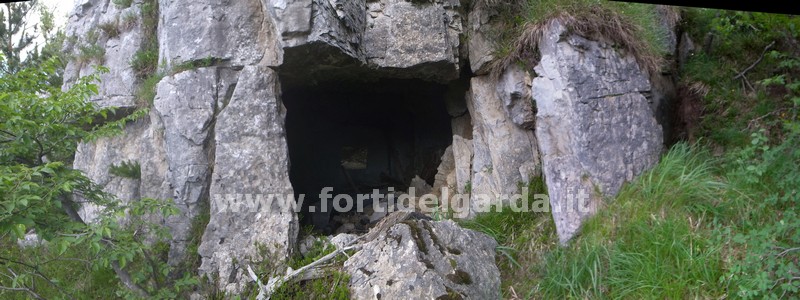 Postazione cannone in caverna